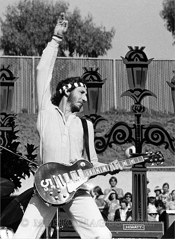 B92-24.jpg :: Oakland Stadium, Oakland, Ca. 10/9/76