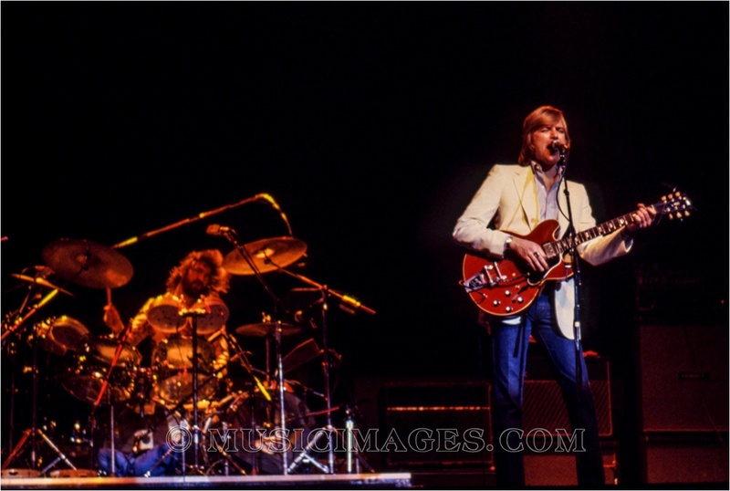 C121-11.jpg :: Oakland Coliseum, Oakland, Ca. 12/10/78