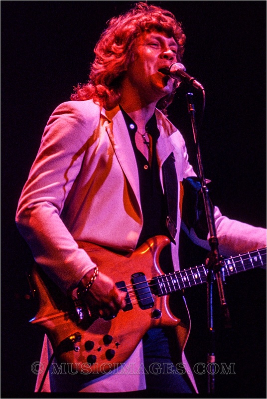 C122-11.jpg :: Oakland Coliseum, Oakland, Ca. 12/10/78