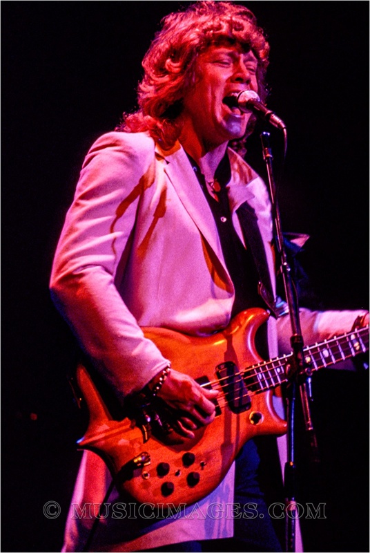 C122-12.jpg :: Oakland Coliseum, Oakland, Ca. 12/10/78