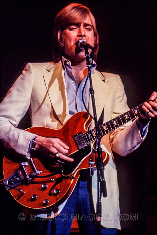 C122-14.jpg :: Oakland Coliseum, Oakland, Ca. 12/10/78