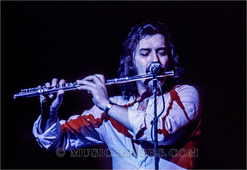 C122-21.jpg :: Oakland Coliseum, Oakland, Ca. 12/10/78