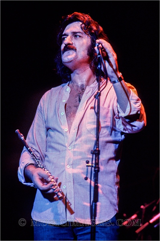 C122-23.jpg :: Oakland Coliseum, Oakland, Ca. 12/10/78