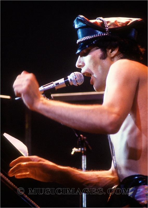C129-20.jpg :: Oakland Coliseum, Oakland, Ca. 12/16/78