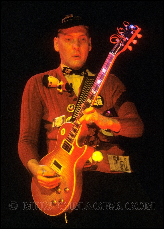 C139-30.jpg :: Rick Nielsen - Oakland Coliseum, Oakland, Ca. 12/30/78