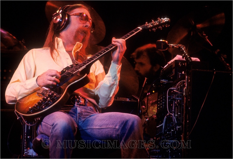 C140-29.jpg :: Jeff Baxter - Oakland Coliseum, Oakland, Ca. 12/30/78