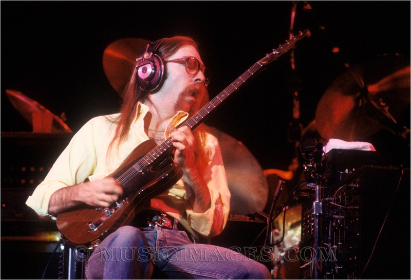C142-17.jpg :: Jeff Baxter - Oakland Coliseum, Oakland, Ca. 12/30/78