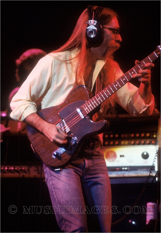C142-30.jpg :: Jeff Baxter - Oakland Coliseum, Oakland, Ca. 12/30/78