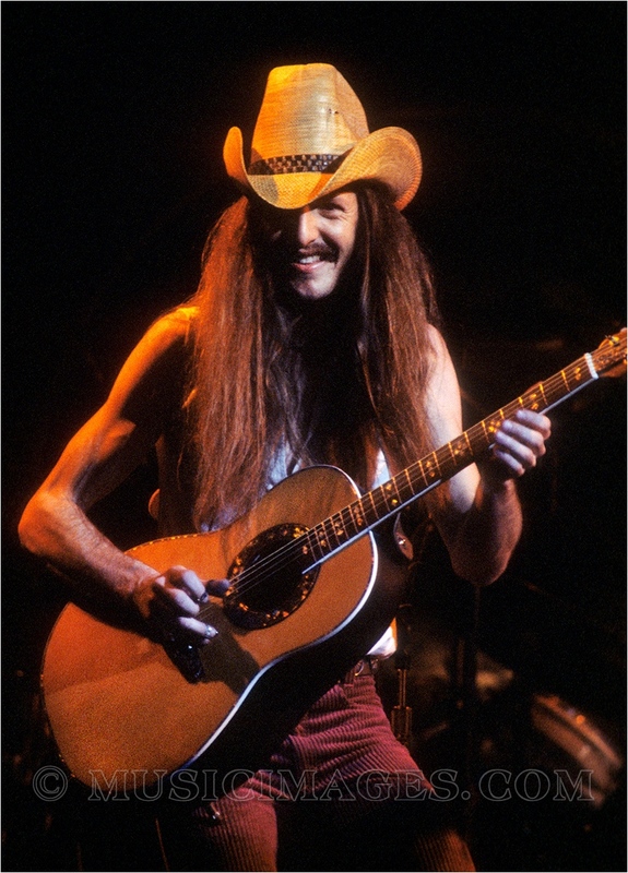 C142-5.jpg :: Pat Simmons - Oakland Coliseum, Oakland, Ca. 12/30/78