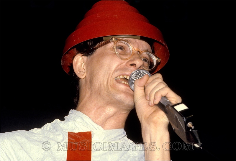C267-15.jpg :: Mark Mothersbaugh, Devo - Phoenix Theater, Petaluma, Ca - August, 1980