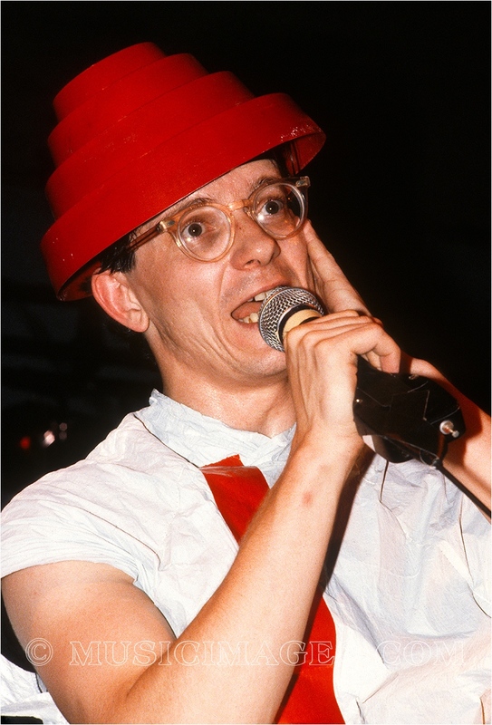 C267-18.jpg :: Mark Mothersbaugh, Devo - Phoenix Theater, Petaluma, Ca - August, 1980