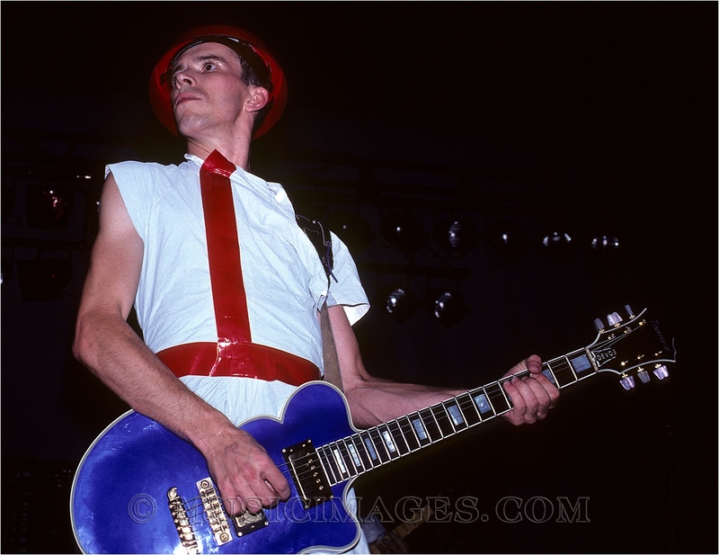 C268-8.jpg :: Bob Mothersbaugh, Devo - Phoenix Theater, Petaluma, Ca - August, 1980
