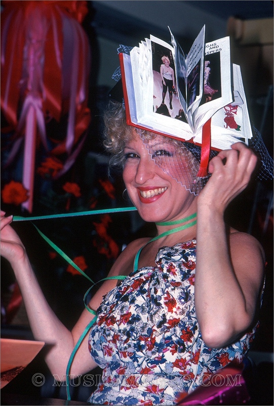 C276_29.jpg :: at book signing, San Francisco, Ca. - 7/12/80