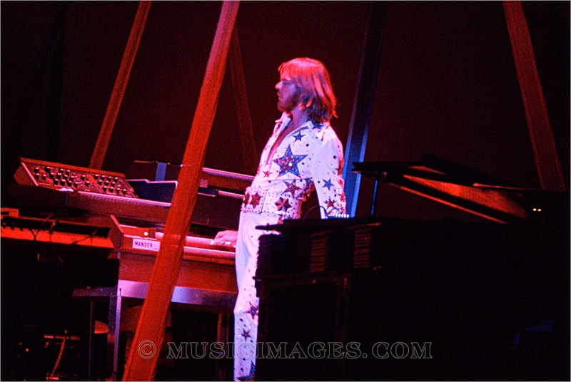 C3-11.jpg :: Oakland Coliseum, Oakland, Ca. 9/21/77