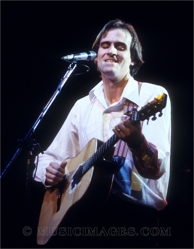 C32-25.jpg :: Marin Civic Auditorium, San Rafael, Ca. 11/21/77