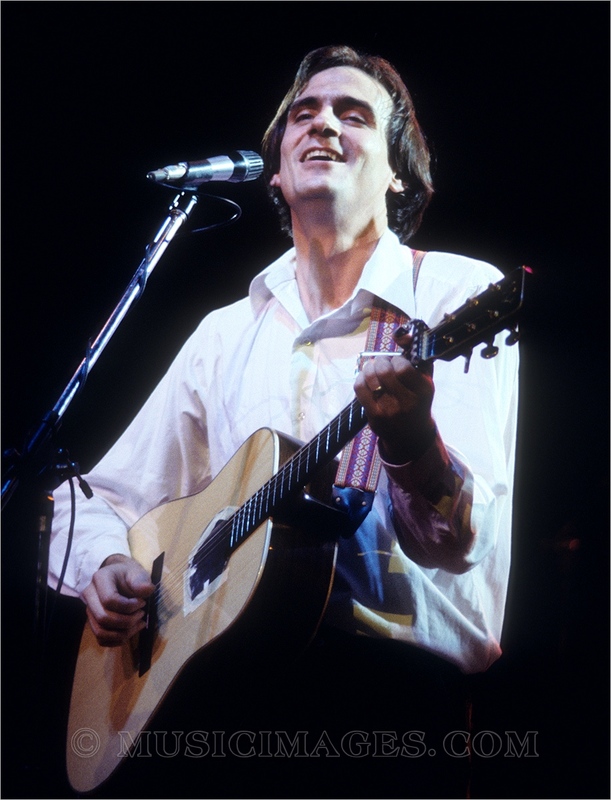 C32-26.jpg :: Marin Civic Auditorium, San Rafael, Ca. 11/21/77