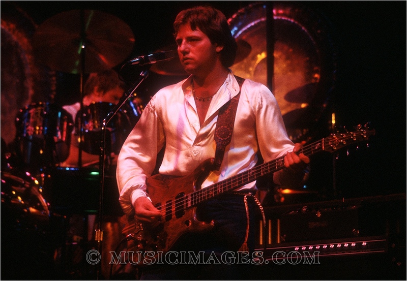 C37-22.jpg :: Oakland Coliseum, Oakland, Ca. 8/6/77