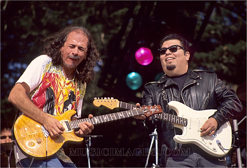 C396-30.jpg :: Carlos Santana & Cesar Rosas at the Bill Graham tribute concert - San Francisco 11/3/91