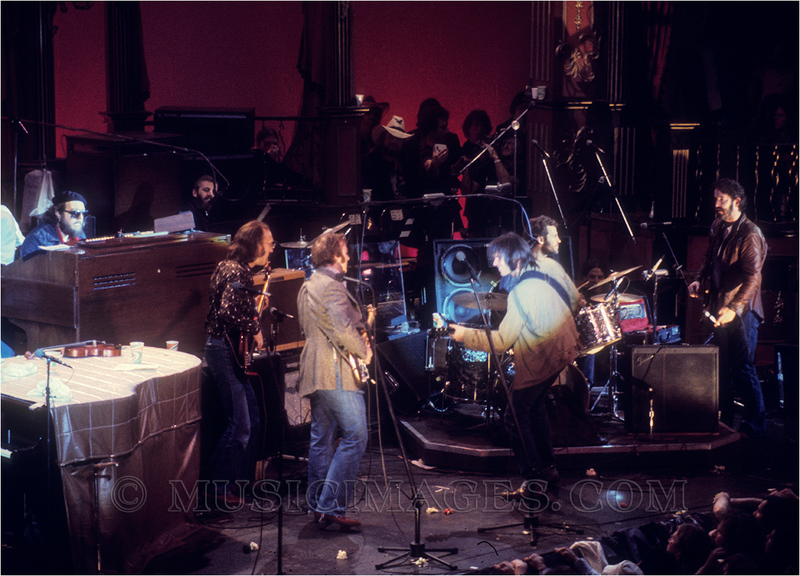 C61-32.jpg :: Jam with Dr John, Ringo Starr, Carl Radle, Stephen Stills, Neil Young & Paul Butterfield @ The Band's Last Waltz - Winterland, San Francisco 11/25/76