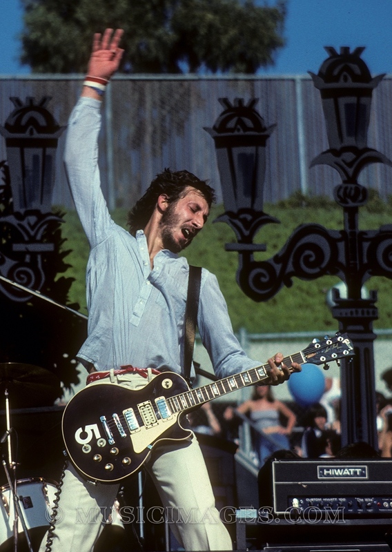 C67-28.jpg :: Oakland Stadium, Oakland, Ca. 10/9/76