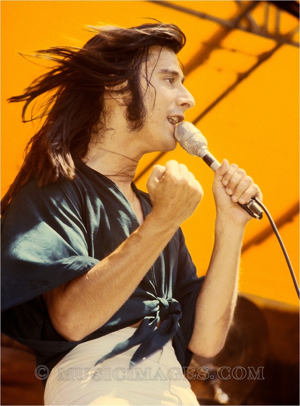 C92-18.jpg :: Steve Perry - Oakland Stadium, Oakland, Ca. 9/2/78