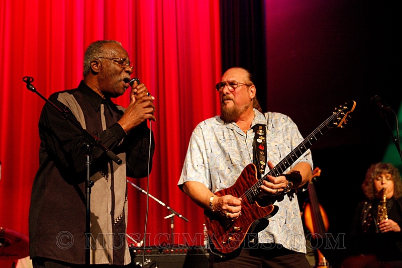 D006_0083_.jpg :: Lester Chambers & Steve Cropper - Lester Chamber's Blues Revue @ Yoshi's jazz club, San Francisco 4/21/11
