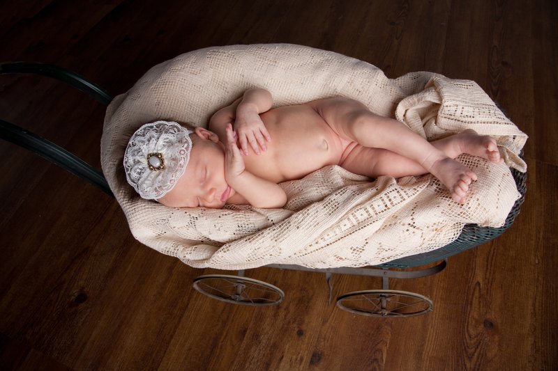 Newborn Photographer Kansas City Newborn Portrait 1.jpg
