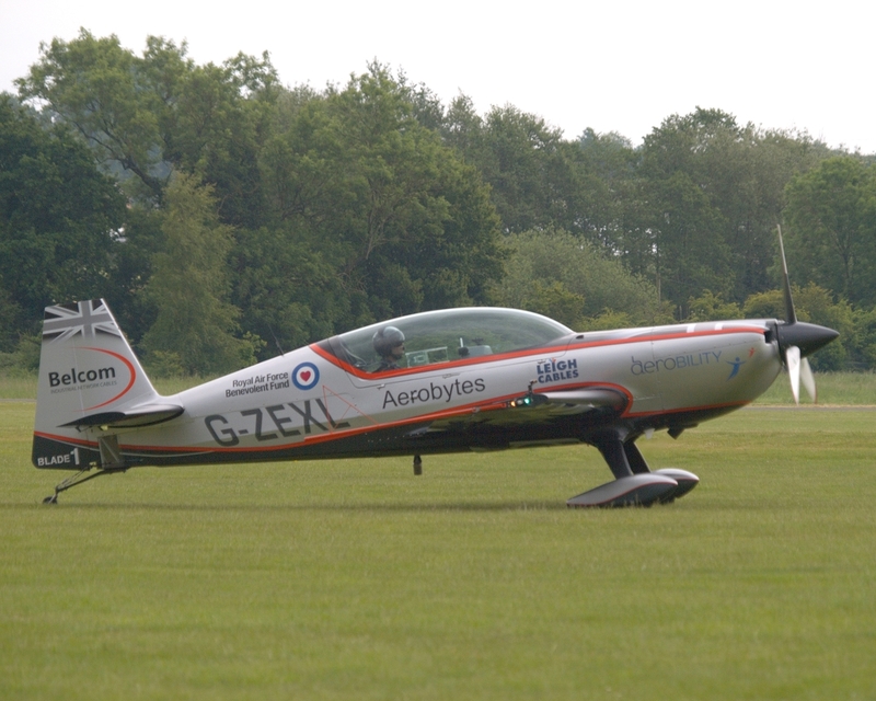 EXTRA 300 G-ZEXL BLADES P1013282(1).jpg
