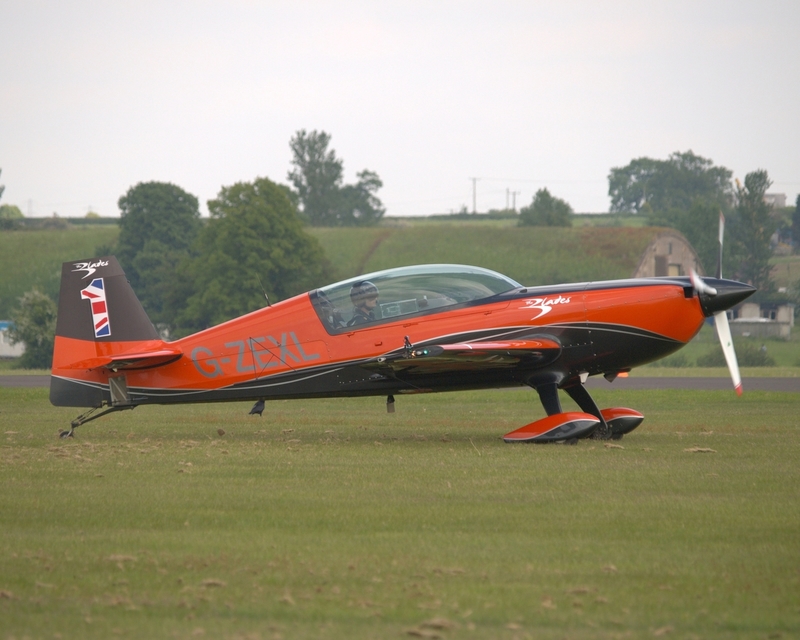 EXTRA 300 G-ZEXL BLADES P1014548(1).jpg