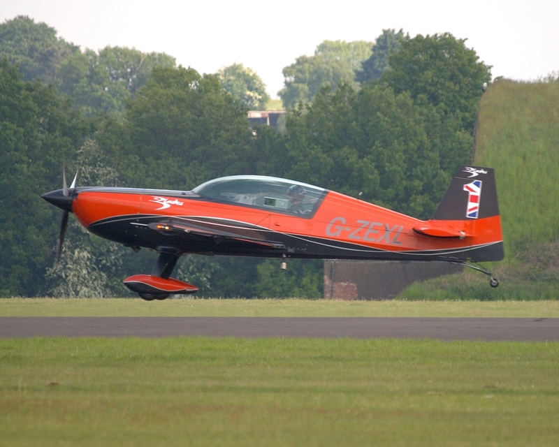 EXTRA 300 G-ZEXL BLADES P1014627(1).jpg