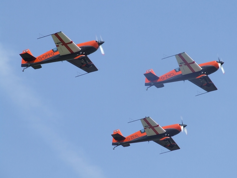 EXTRA 300 G-ZEXL G-ZXEL G-ZXCL G-OFFO BLADES DSCF2198(1).jpg