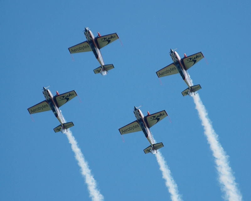 EXTRA 300 G-ZEXL G-ZXEL G-ZXCL G-OFFO BLADES P1015540(1).jpg :: OLYMPUS DIGITAL CAMERA