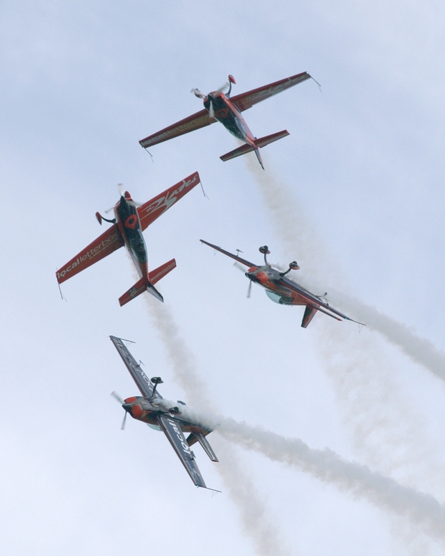 EXTRA 300 G-ZEXL G-ZXEL G-ZXCL G-OFFO BLADES P1019087(1).jpg
