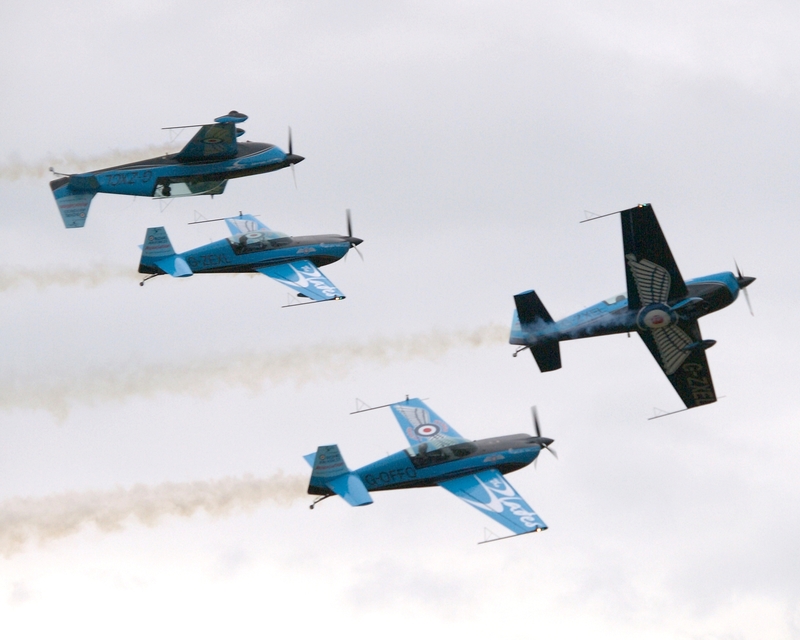 EXTRA 300 G-ZEXL G-ZXEL G-ZXCL G-OFFO BLADES P6138966(1).jpg