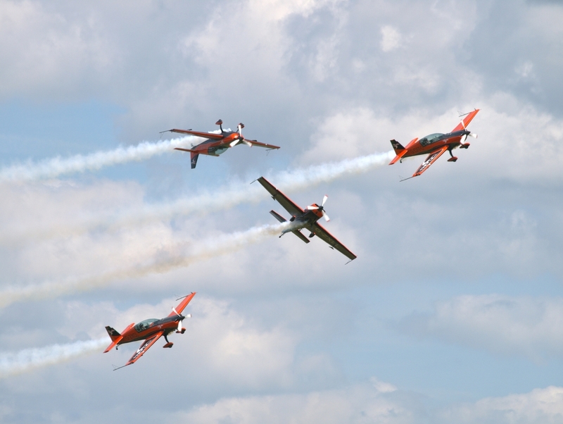 EXTRA 300 G-ZEXL G-ZXEL G-ZXCL G-OFFO BLADES P6147961(1).jpg