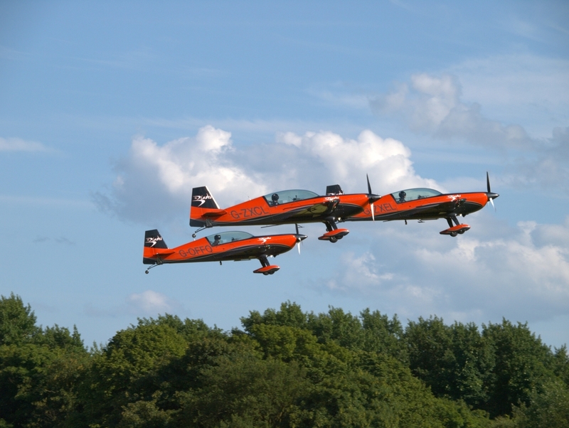 EXTRA 300 G-ZXCL G-ZXEL G-OFFO BLADES P6148566(1).jpg