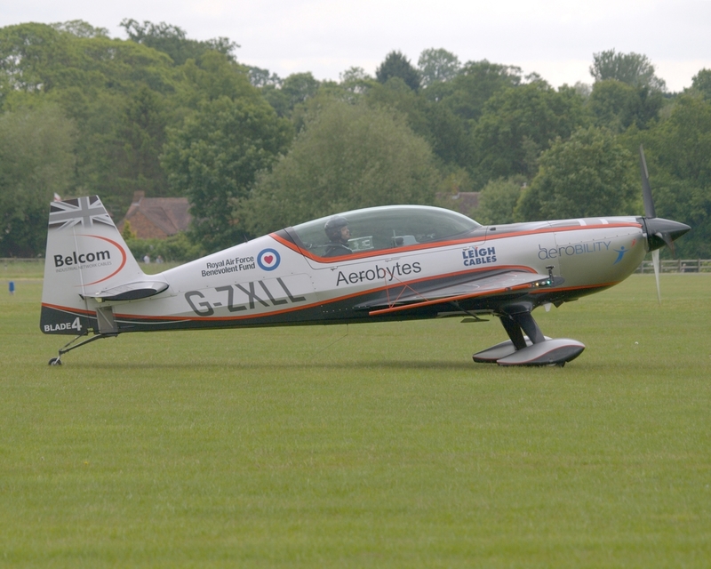 EXTRA 300 G-ZXLL BLADES P1011595(1).jpg