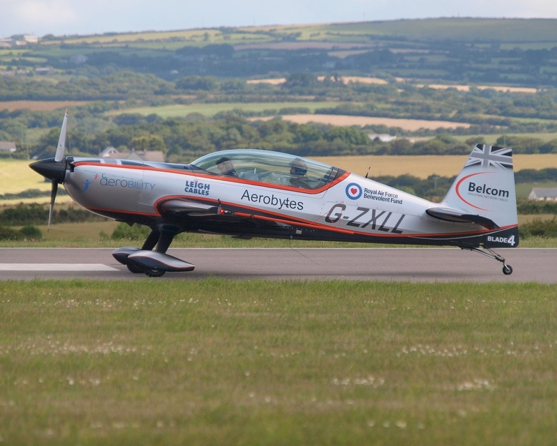 EXTRA 300 G-ZXLL BLADES P1017571(1).jpg :: OLYMPUS DIGITAL CAMERA