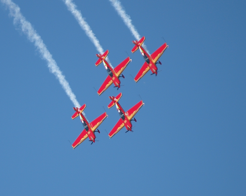 EXTRA 300 ROYAL JORDANIAN FALCONS E3157147(1).jpg :: OLYMPUS DIGITAL CAMERA