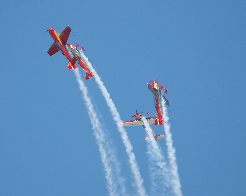 EXTRA 300 ROYAL JORDANIAN FALCONS E3157152(1).jpg :: OLYMPUS DIGITAL CAMERA