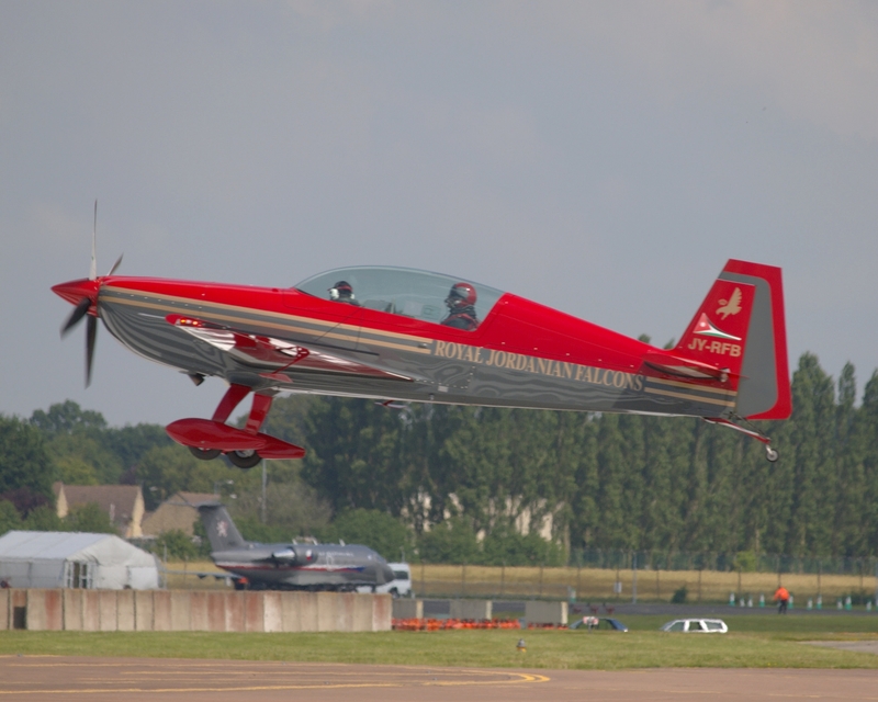 EXTRA 300 ROYAL JORDANIAN FALCONS JY-RFB  P1010799(1).jpg