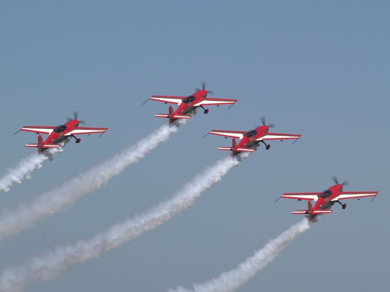 EXTRA 300 ROYAL JORDANIAN FALCONS P1012409(1).jpg