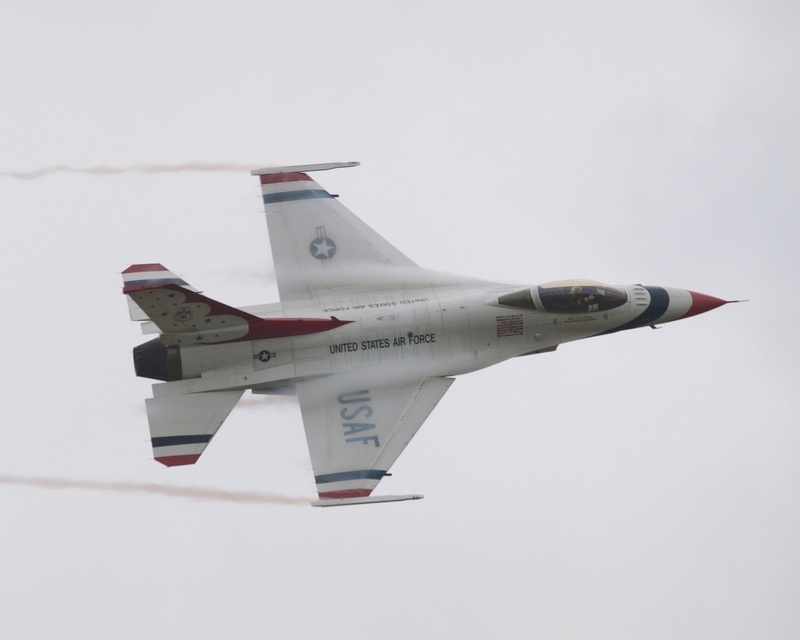GENERAL DYNAMICS F-16 FIGHTING FALCON USAF THUNDERBIRDS P10155151(1).jpg :: OLYMPUS DIGITAL CAMERA