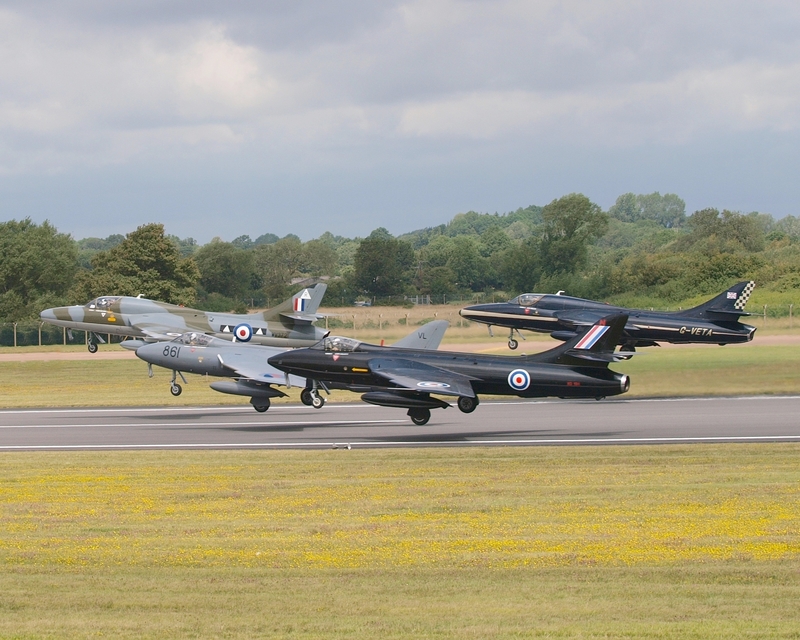HAWKER HUNTER TEAM VIPER P7186668(1).jpg :: OLYMPUS DIGITAL CAMERA
