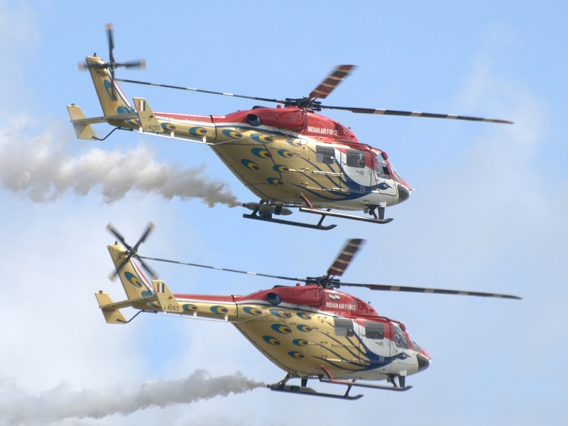 HINDUSTAN ALH DHRUV SARANG HELICOPTER DISPLAY TEAM J4050 J4063 P7118084(1).jpg