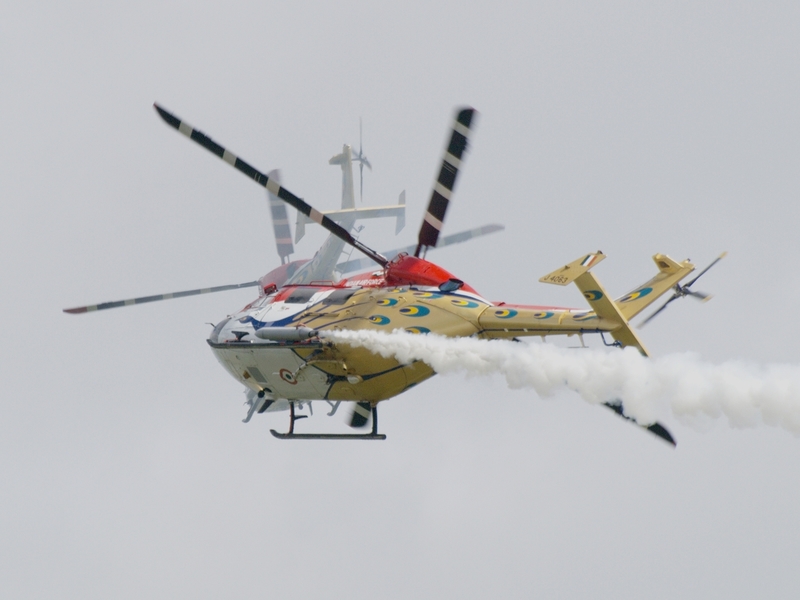 HINDUSTAN ALH DHRUV SARANG HELICOPTER DISPLAY TEAM J4050 J4063 P7118098(1).jpg