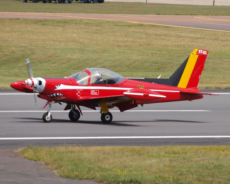 MARCHETTI SF-260 LES DIABLES ROUGE ST-03 P7153666(1).jpg :: OLYMPUS DIGITAL CAMERA