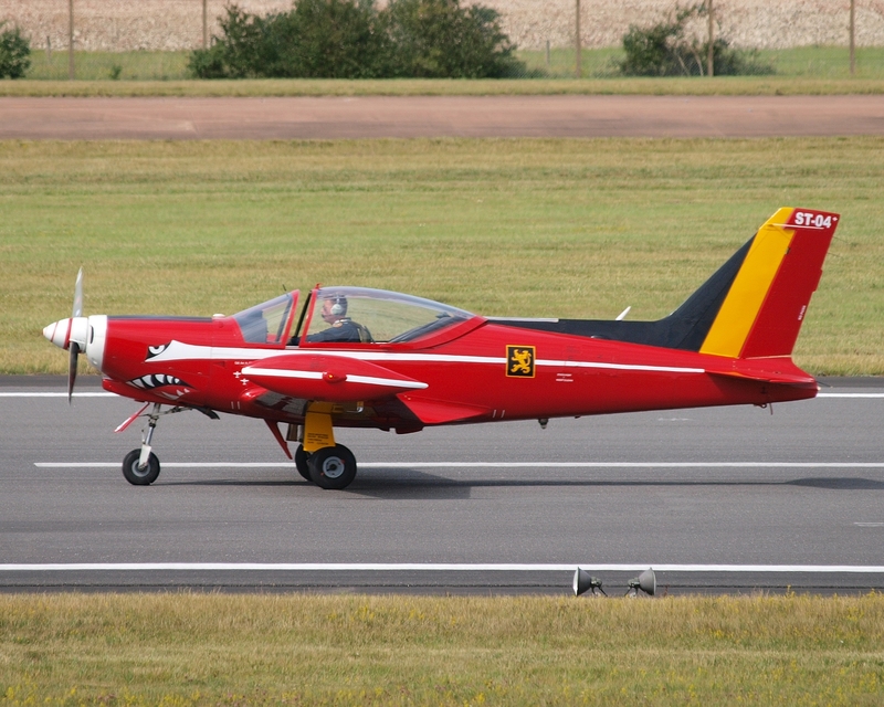 MARCHETTI SF-260 LES DIABLES ROUGE ST-04 P7153984(1).jpg :: OLYMPUS DIGITAL CAMERA