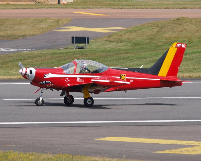 MARCHETTI SF-260 LES DIABLES ROUGE ST-15 P7153670(1).jpg :: OLYMPUS DIGITAL CAMERA