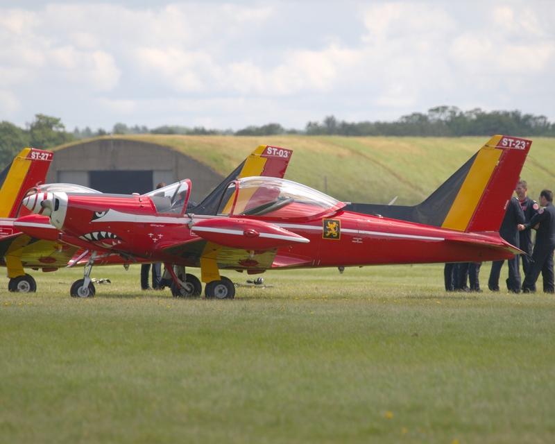 MARCHETTI SF-260 LES DIABLES ROUGE ST-23 P1017688(1).jpg